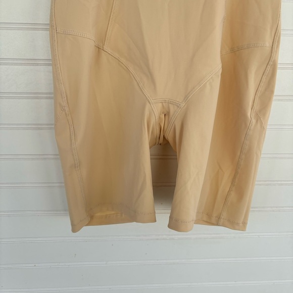 Women’s shaping bodysuit Size Medium - Picture 4 of 7